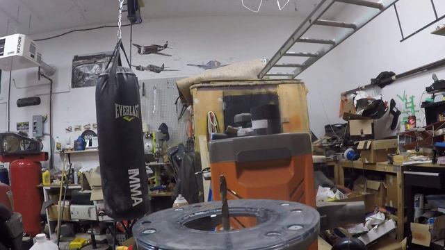 Cutting out the body for the stratocaster ... смотреть онлайн