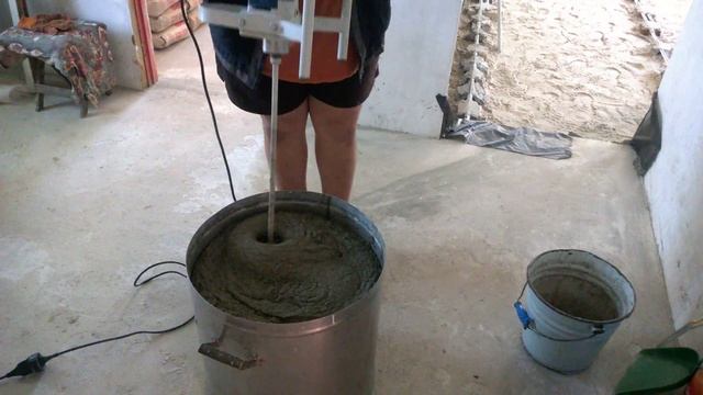 Миксер-дрель Фиолент в работе. смотреть онлайн