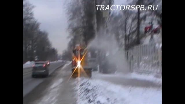 Трактор TYM T723 очищает обочину от слежавшегося снега