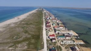 Южная коса Крым кооперативы Черноморец и Нептун между Черным морем и озером Донузлав с высоты 2015