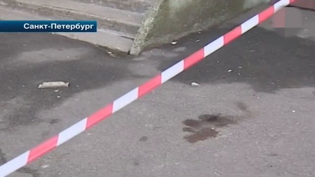 На женщину упал кусок балкона. Питер