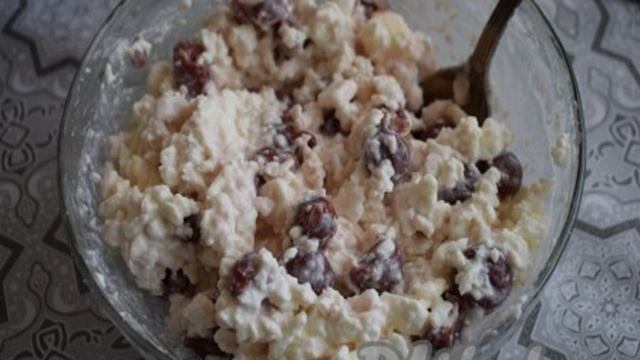 Пирожки с творогом и вишней