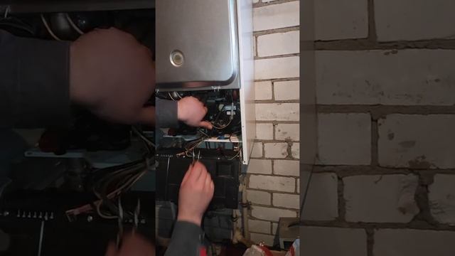 замена трёхходового клапана и моторчика на котёл Ariston BS || 24FF смотреть онлайн