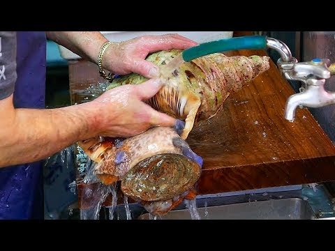 Японская уличная еда - гигантская раковина и моллюск Окинава морепродукты Япония