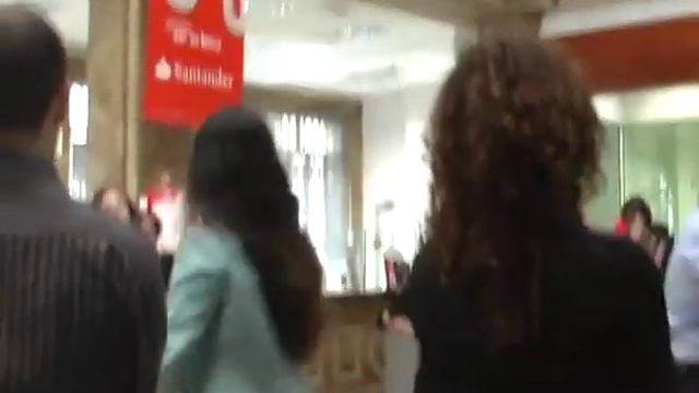 Banken-Flashmob Flamenco Sevilla Spanien Untertitel смотреть онлайн