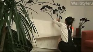 Как наклеивать виниловую наклейку на стену