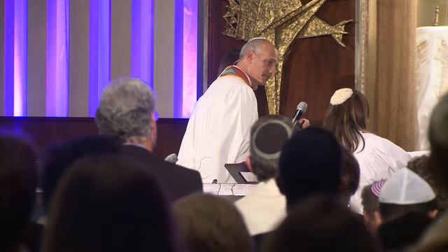 High Holy Days 2016 at Temple Emanuel: Cantor Lizzie Weiss Sings "Avinu Malkeinu" by Max Janowski смотреть онлайн