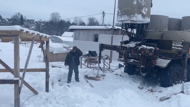 Бурение колодца машиной зимой в Московской Области смотреть онлайн