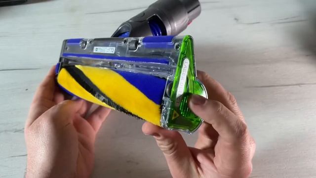 Dyson Laser Slim Fluff cleaner head - Dyson V15 detect vacuum cleaner overview смотреть онлайн