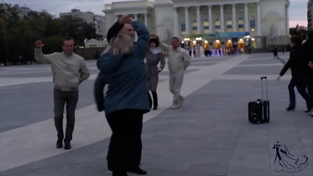 Танцы на Площади 400летия Тюмени