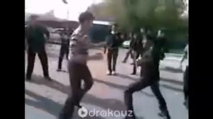 драка 1 на 1. Борец против гигант)