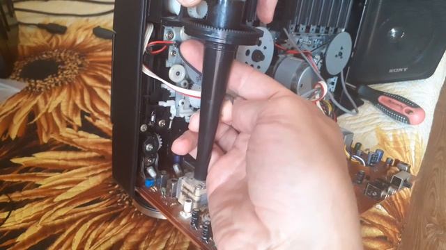 Магнитола Sony CFS-W470S. Взгляд изнутри. смотреть онлайн