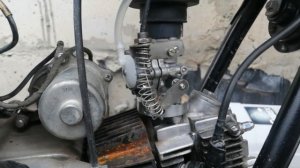 Попытка установить карбюратор от бензопилы на мопед