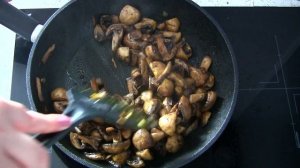 Картошка жаркое в горшочке с мясом и грибами