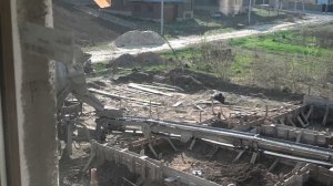 Заливка фундамента миксером