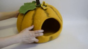 Валяный из шерсти домик для кошек и маленьких собак Тыква