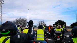 Perpignan _ Les Gendarmes bloquent des Gilets Jaunes motards