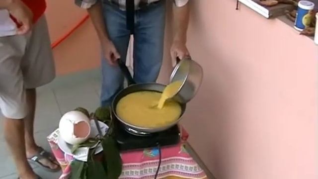 Яишница из страусинного яйца.Гана.avi смотреть онлайн