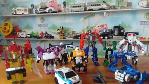 Много игрушек машинок. Видео для мальчиков про роботы трансформеры Video for boys toy transformers