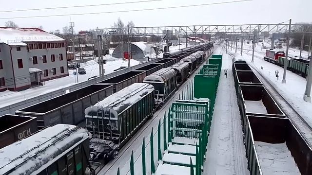 2М62-0684. СМ 2ПК. ВЛ80С-894. 2ЭС5К-327. Отправление из Петрозаводска. Рвут с места. смотреть онлайн