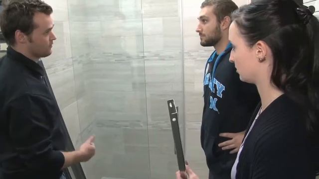 Асортимент плитки в сучасному магазині
