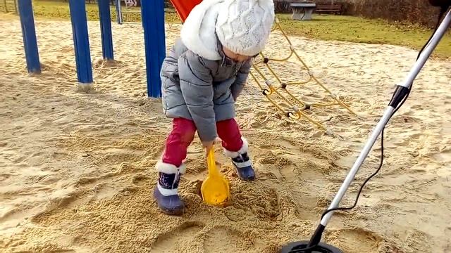 Ищем клад/Ника в поисках сокровищ/Детская площадка