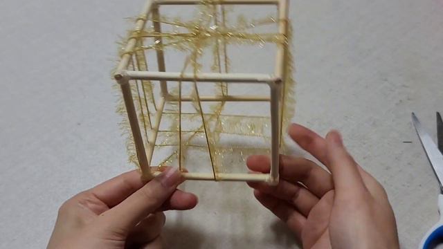 You'll love this Beautiful idea with wooden sticks and yarn. DIY recycling craft ideas