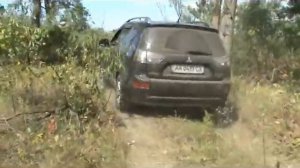 Mitsubishi Outlander XL off road