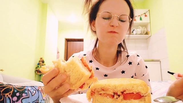 ЛИЦО В СОУСЕ И КРОШКАХ! ОЧЕНЬ ВКУСНО!Бутерброд из свежего домашнего хлеба! МУКБАНГ!먹방,МОКПАН! смотреть онлайн