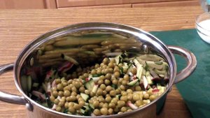 Окрошка овощная с редиской, огурцами на кефире - быстро, просто, вкусно и полезно.