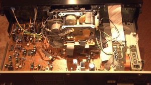 Кассетная дека Pioneer CT-S740S (Часть 2) Вытряхиваем ЛПМ из корпуса, вырывая с корнем проводку.