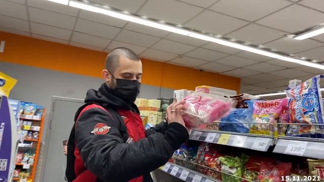 БЛОГЕРЫ УСТРАИВАЮТ РАЗБОРКИ В МАГАЗИНЕ!