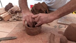 Мастер-класс по лепке керамических изделий из глины.