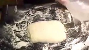 Обминка теста методом складывания