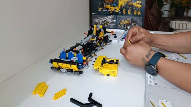 LEGO® Technic 42108 Mobile Crane Unboxing & Time Lapse Build