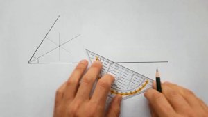 ДЕЛЕНИЕ ТУПОГО И ОСТРОГО УГЛА УГОЛЬНИКОМ. Проведение биссектрисы угла.  Геометрическое черчение