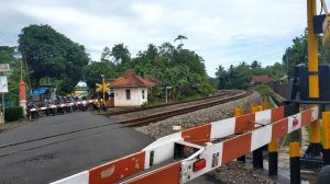 Railroad Crossing Indonesia | Java Railfanning