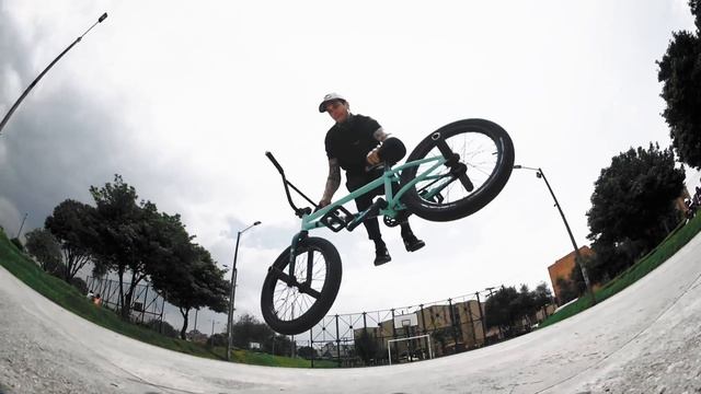 Dockers FW22 Brand Campaign Matthias 15s смотреть онлайн