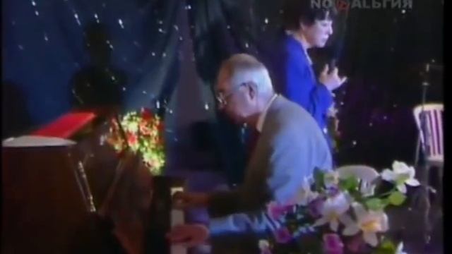 Белла Ахмадулина     “По улице моей“