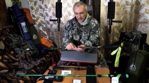 Трекинговые палки и трекинговая обувь.