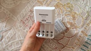 ОНЛАЙН ТРЕЙД.РУ—Зарядное устройство Panasonic Basic Charger + 4AA 1900 mAh, K-KJ51MCC40E) Арт 26093