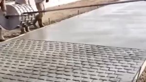 Имитация брусчатки на бетоне с помощью роликового штампа