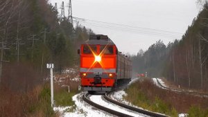 2ТЭ116-1428 с пригородным поездом Екатеринбург-Пасс. - Егоршино