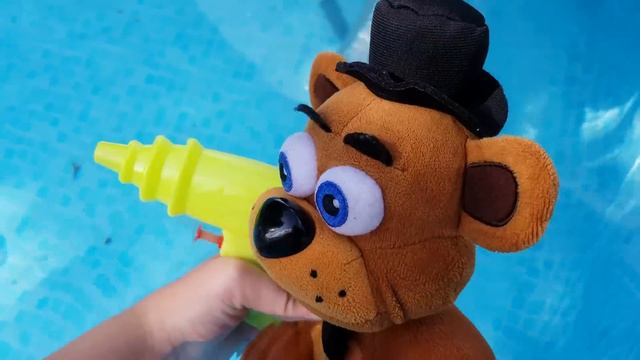 FNaF Plush - The Swim! смотреть онлайн