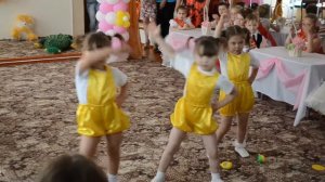 Танец сюрприз малышей