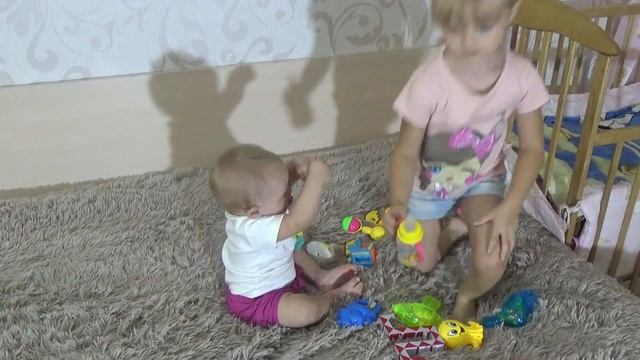 Маргарита ухаживает за МАЛЫШОМ как мама СПАСАЕТ Леру от икоты смотреть онлайн