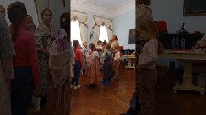 Народная детская игра "Я по горенке хожу"