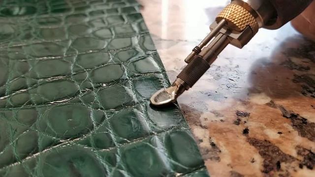 Разглаживание морщинок на коже крокодила смотреть онлайн