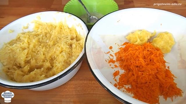 Овощные котлеты из кабачков и картофеля с сырной начинкой приготовленные в духовке