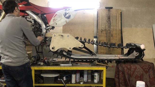 работа подвески гусеничного модуля для мотоцикла смотреть онлайн